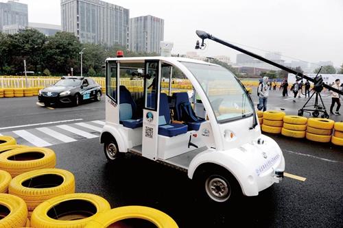 我國(guó)無(wú)人駕駛汽車亮相世界機(jī)器人大會(huì)